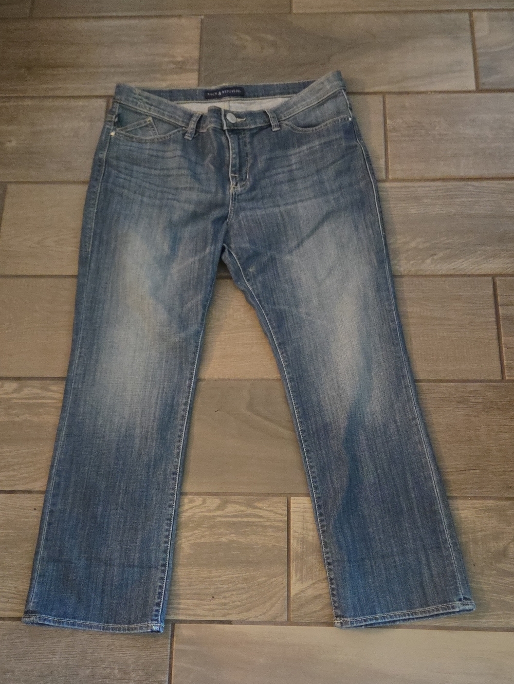 Rock & Republic Women's Capri Jeans in Light Blue Wash
